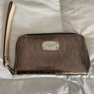 MICHEAL KORS clutch